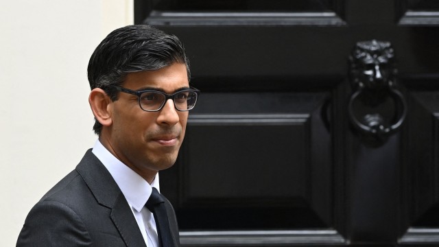 Article thumbnail: Britain's Chancellor of the Exchequer Rishi Sunak gestures outside number 10, Downing Street in central London on August 18, 2021. (Photo by Glyn KIRK / AFP) (Photo by GLYN KIRK/AFP via Getty Images)