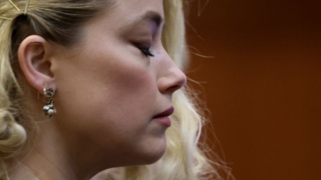 Article thumbnail: TOPSHOT - US actress Amber Heard waits before the jury announced a split verdict in favor of both Johnny Depp and Amber Heard on their claim and counter-claim in the Depp v. Heard civil defamation trial at the Fairfax County Circuit Courthouse in Fairfax, Virginia, on June 1, 2022. - A US jury on Wednesday found Johnny Depp and Amber Heard defamed each other, but sided far more strongly with the "Pirates of the Caribbean" star following an intense libel trial involving bitterly contested allegations of sexual violence and domestic abuse. (Photo by EVELYN HOCKSTEIN / POOL / AFP) (Photo by EVELYN HOCKSTEIN/POOL/AFP via Getty Images)