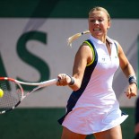 Article thumbnail: PARIS, FRANCE - MAY 29: Anett Kontaveit of Estonia in action against Bernarda Pera of the United States in her first round match on Day Two of Roland Garros on May 29, 2023 in Paris, France (Photo by Robert Prange/Getty Images)