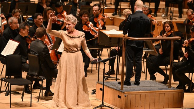Article thumbnail: The Met Orchestra conducted by Yannick N??zet-S??guin featuring singers Joyce DiDonato: soprano, Angel Blue: soprano, Russell Thomas: tenor, Deborah Nansteel: mezzo-soprano, Errin Duane Brooks: tenor, Michael Child: baritone, Richard Bernstein: bass and Adam Lau: bass perform Pyotr Ilyic Tchaikovsky: Romeo and Juliet, Matthew Aucoin Heath (King Lear Sketches), and Hector Berlioz 'Chers Tyriens' from Les Troyens, 'Royal Hunt and Storm' from Les Troyens, 'Adieu, fi??re cit??' from Les Troyens and Giuseppe Verdi: Act 4 from Otello in the Barbican Hall on Thursday 29 June 2023 Photo by Mark Allan First Half - Orchestra & Joyce DiDonato The Met Orchestra Barbican Credit: Mark Allan / Barbican Provided by Edward.MaitlandSmith@barbican.org.uk